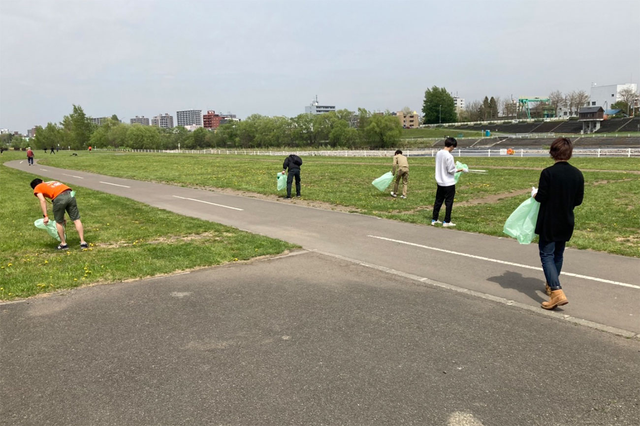 豊平川河川敷の清掃